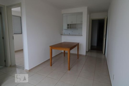 Sala de apartamento à venda com 2 quartos, 42m² em Vila Trinta E Um de Março, Campinas