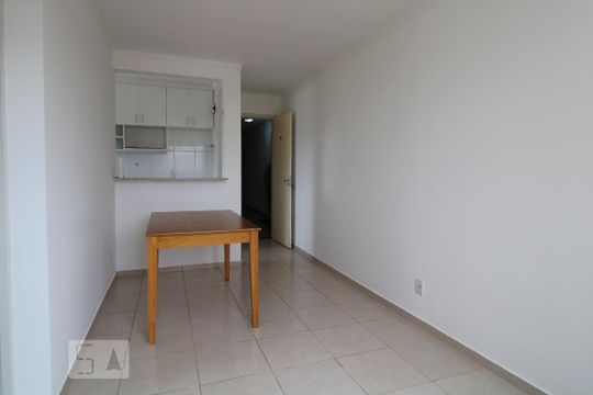 Sala de apartamento à venda com 2 quartos, 42m² em Vila Trinta E Um de Março, Campinas
