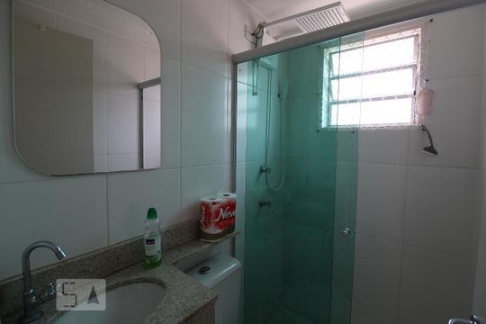 Banheiro de apartamento à venda com 2 quartos, 42m² em Vila Trinta E Um de Março, Campinas