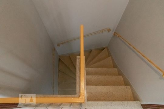 Escada de casa à venda com 4 quartos, 250m² em Saúde, São Paulo