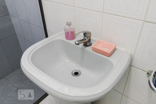 Banheiro Pia de casa à venda com 3 quartos, 95m² em Vila Pompéia, São Paulo