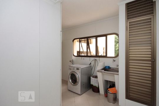 Área de Serviço de apartamento para alugar com 3 quartos, 290m² em Santa Cecilia, São Paulo