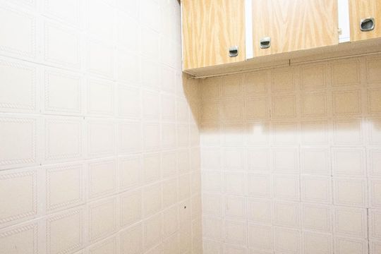 Banheiro de apartamento à venda com 1 quarto, 84m² em Teresópolis, Porto Alegre