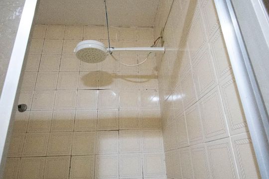 Banheiro de apartamento à venda com 1 quarto, 84m² em Teresópolis, Porto Alegre