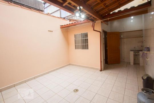 Quintal de casa para alugar com 2 quartos, 116m² em Vila Cordeiro, São Paulo