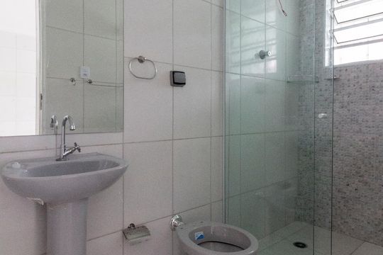 Banheiro de casa para alugar com 1 quarto, 60m² em Limoeiro, São Paulo