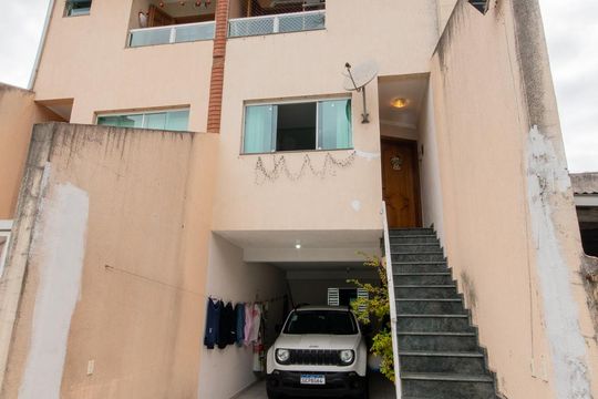 Fachada de casa à venda com 2 quartos, 130m² em Vila Alzira, Santo André