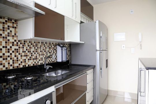 Cozinha de apartamento para alugar com 2 quartos, 57m² em Parque Taboao, Taboão da Serra