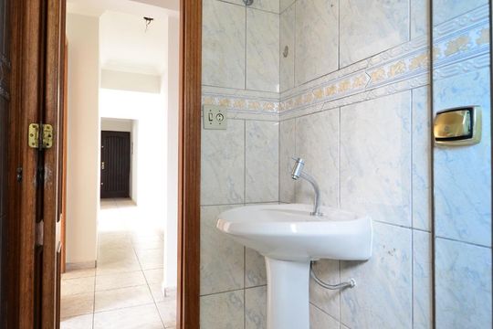 Banheiro de apartamento para alugar com 2 quartos, 58m² em Vila Guarani (zona Sul), São Paulo