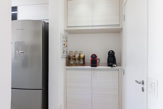 Entrada do apartamento e cozinha de apartamento para alugar com 2 quartos, 56m² em Vila Galvão, Guarulhos