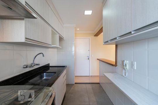 Cozinha de apartamento para alugar com 3 quartos, 75m² em Vila Gumercindo, São Paulo