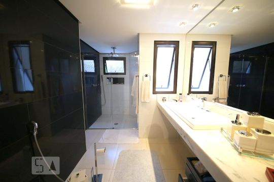 Banheiro  de apartamento à venda com 3 quartos, 217m² em Campo Belo, São Paulo