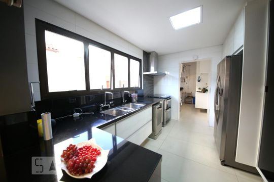 Cozinha de apartamento à venda com 3 quartos, 217m² em Campo Belo, São Paulo