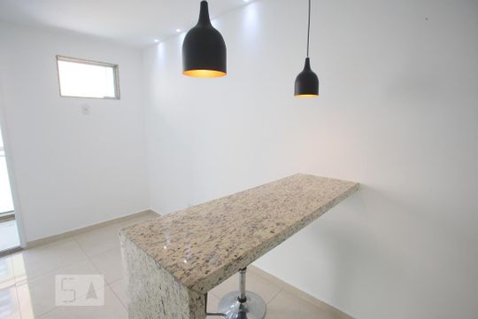 Cozinha de apartamento para alugar com 1 quarto, 40m² em Taquara, Rio de Janeiro