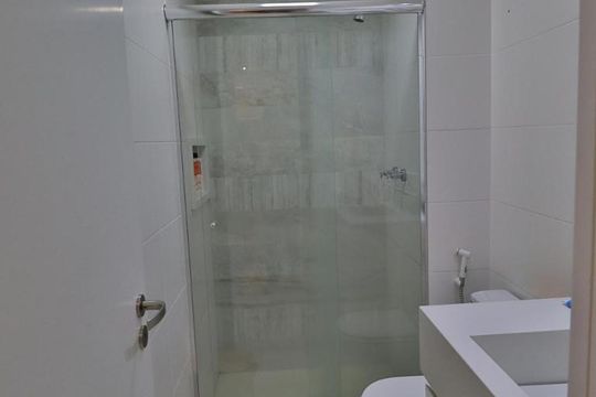 Banheiro de apartamento à venda com 1 quarto, 49m² em Sumarezinho, São Paulo
