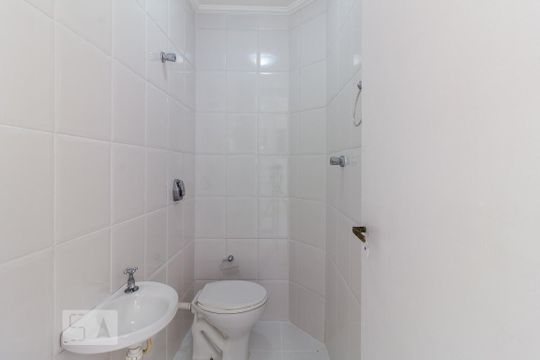 Banheiro de Serviço de apartamento para alugar com 3 quartos, 120m² em Vila Uberabinha, São Paulo