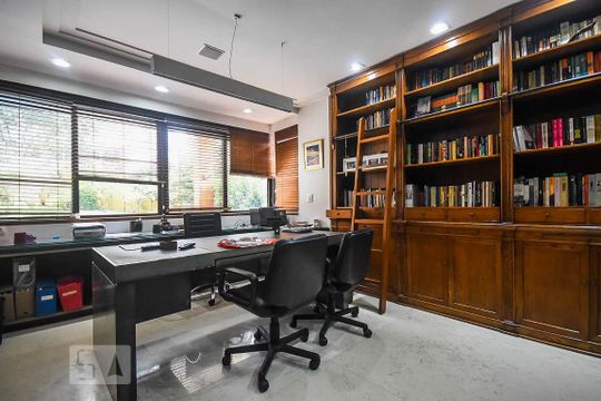 Escritório de casa à venda com 4 quartos, 920m² em Jardim Guedala, São Paulo