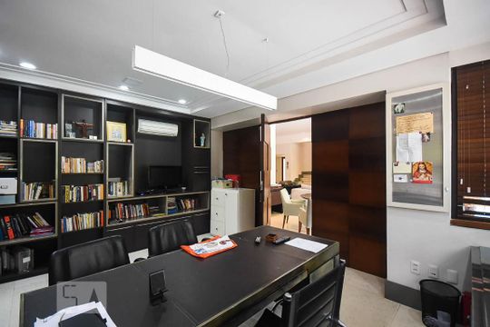 Escritório de casa à venda com 4 quartos, 920m² em Jardim Guedala, São Paulo