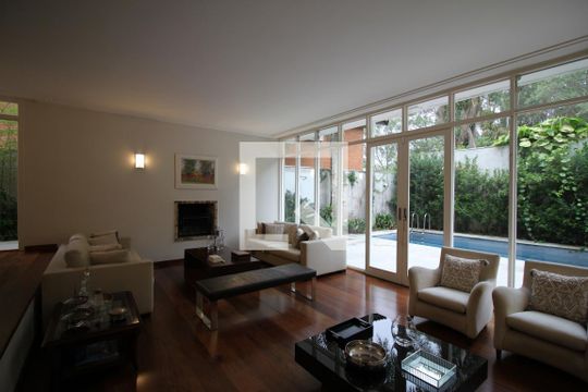 Casa à venda com 4 quartos, 400m² em Jardim Marajoara, São Paulo