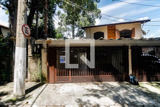 Fachada de casa à venda com 3 quartos, 240m² em Vila Sônia, São Paulo
