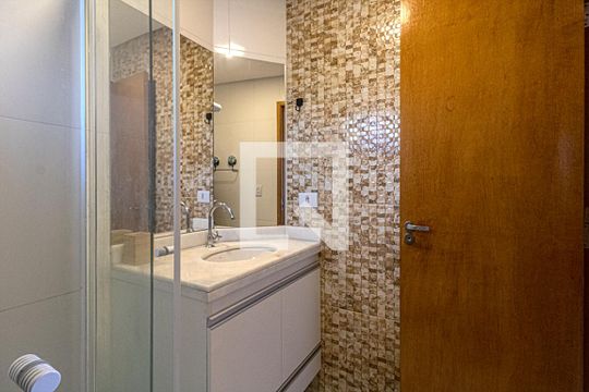 banheiro social de apartamento à venda com 1 quarto, 30m² em Vila Natália, São Paulo