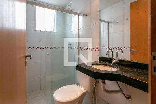 Banheiro de apartamento para alugar com 2 quartos, 50m² em Sagrada Família, Belo Horizonte