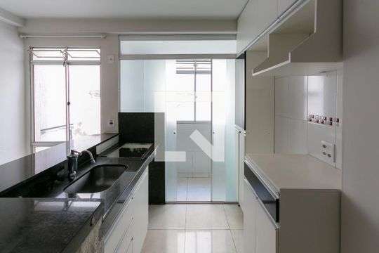 Cozinha de apartamento para alugar com 2 quartos, 50m² em Sagrada Família, Belo Horizonte
