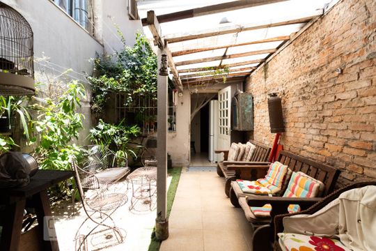 Quintal  de casa de condomínio à venda com 3 quartos, 254m² em Pinheiros, São Paulo