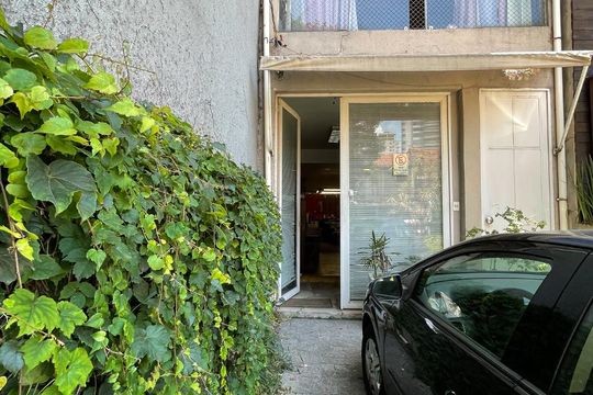 Fachada de casa de condomínio à venda com 3 quartos, 254m² em Pinheiros, São Paulo