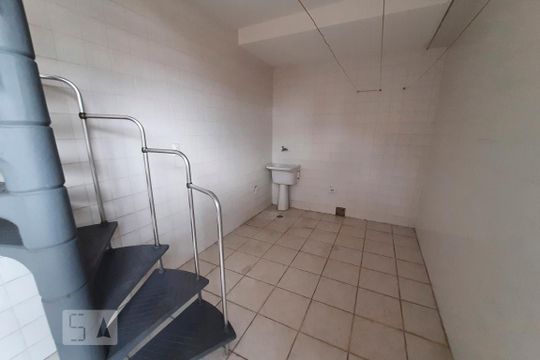 Lavanderia de casa à venda com 3 quartos, 180m² em Vila Santa Virginia, São Paulo