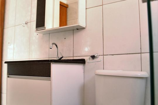 Banheiro de apartamento para alugar com 3 quartos, 92m² em Aviação, Praia Grande