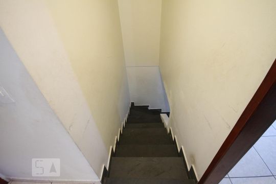 Escada de casa para alugar com 3 quartos, 110m² em Vila Gumercindo, São Paulo