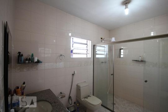 Banheiro de casa para alugar com 3 quartos, 110m² em Vila Gumercindo, São Paulo