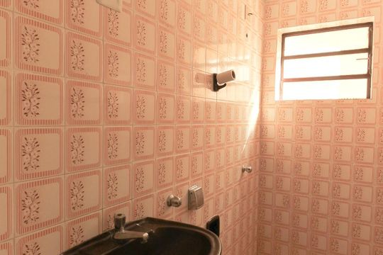 Banheiro de apartamento para alugar com 1 quarto, 58m² em Partenon, Porto Alegre