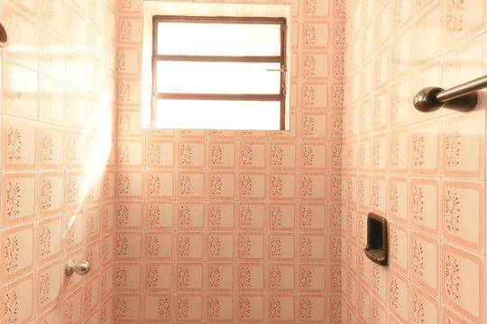 Banheiro de apartamento para alugar com 1 quarto, 58m² em Partenon, Porto Alegre