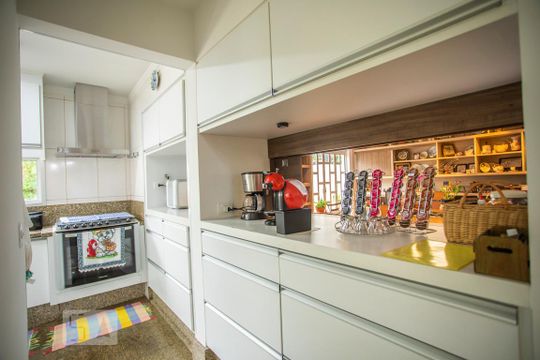 Cozinha de casa à venda com 5 quartos, 460m² em Mirandópolis, São Paulo