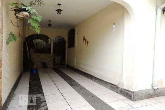 Garagem de casa à venda com 4 quartos, 166m² em Taquara, Rio de Janeiro