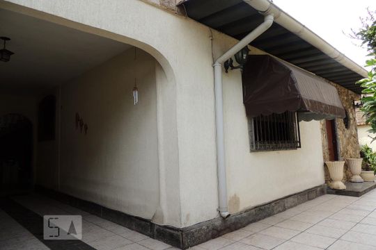 Fachada de casa à venda com 4 quartos, 166m² em Taquara, Rio de Janeiro