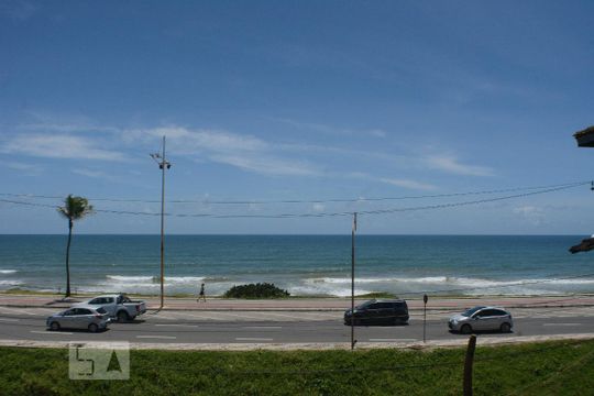 Vista para o mar da sala de apartamento para alugar com 1 quarto, 45m² em Pituaçu, Salvador