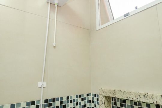 Banheiro de kitnet/studio para alugar com 1 quarto, 30m² em Caiçaras, Belo Horizonte