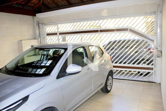 Garagem de casa à venda com 3 quartos, 123m² em Vila Rosalia, Guarulhos