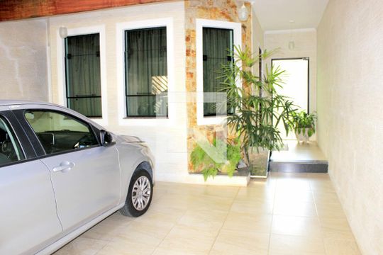 Garagem de casa à venda com 3 quartos, 123m² em Vila Rosalia, Guarulhos