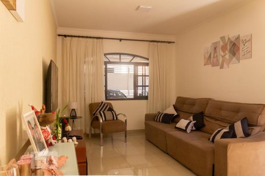 Casa para alugar com 3 quartos, 160m² em Jardim Guarapiranga, São Paulo