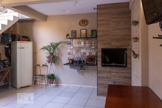 Churrasqueira de casa para alugar com 3 quartos, 160m² em Jardim Guarapiranga, São Paulo
