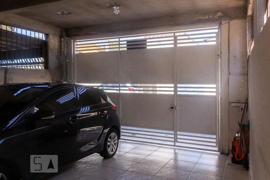 Garagem de casa para alugar com 3 quartos, 160m² em Jardim Guarapiranga, São Paulo