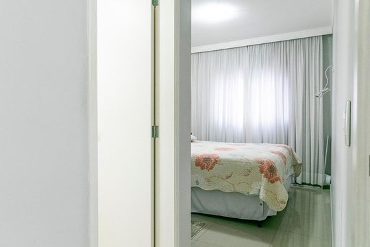 Suíte de apartamento à venda com 3 quartos, 80m² em Chácara Seis de Outubro, São Paulo