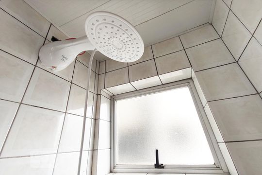Banheiro de kitnet/studio para alugar com 1 quarto, 40m² em Morro do Espelho, São Leopoldo