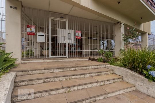 Entrada de apartamento à venda com 2 quartos, 88m² em Jardim do Salso, Porto Alegre