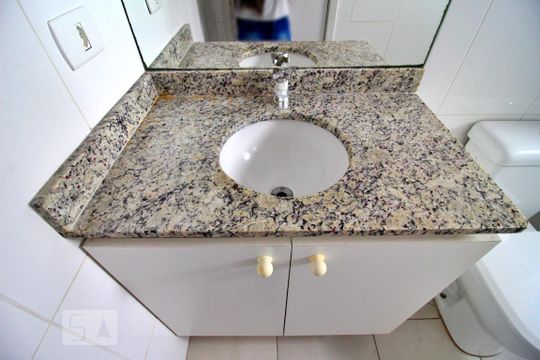 Banheiro de apartamento para alugar com 1 quarto, 26m² em Bangú, Santo André