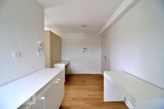 Sala/Cozinha de apartamento para alugar com 1 quarto, 26m² em Bangú, Santo André